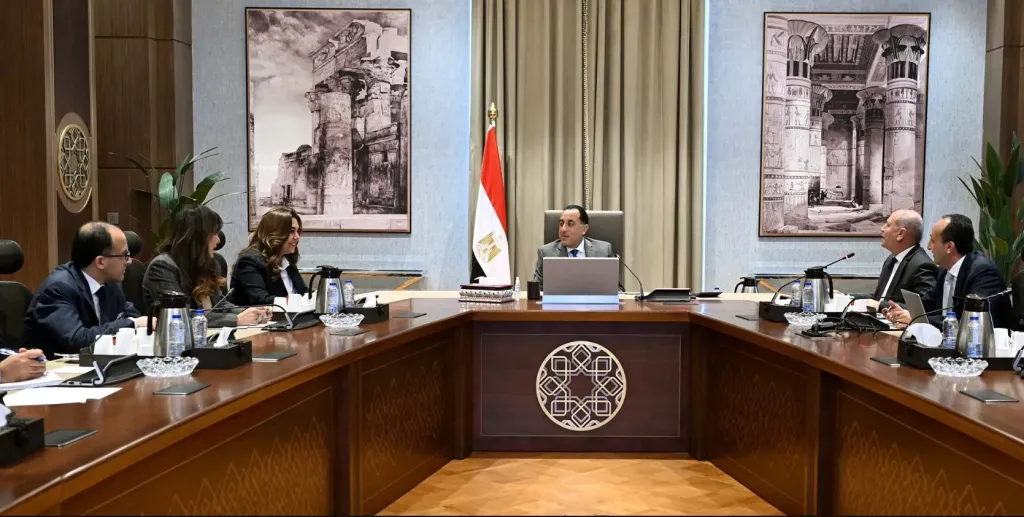 رئيس الوزراء يستعرض مقترحات تطوير المنطقة المحيطة بالقلعة ومنطقة ”الزبالين” بالقاهرة