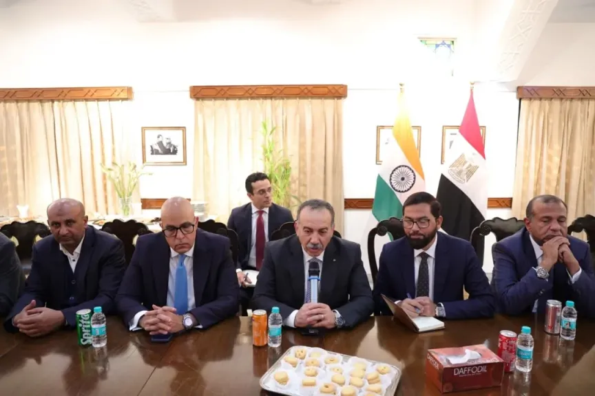 محافظ أسيوط يبحث مع غرفة تجارة PHDCCI الهندية تعزيز التعاون الاستثماري