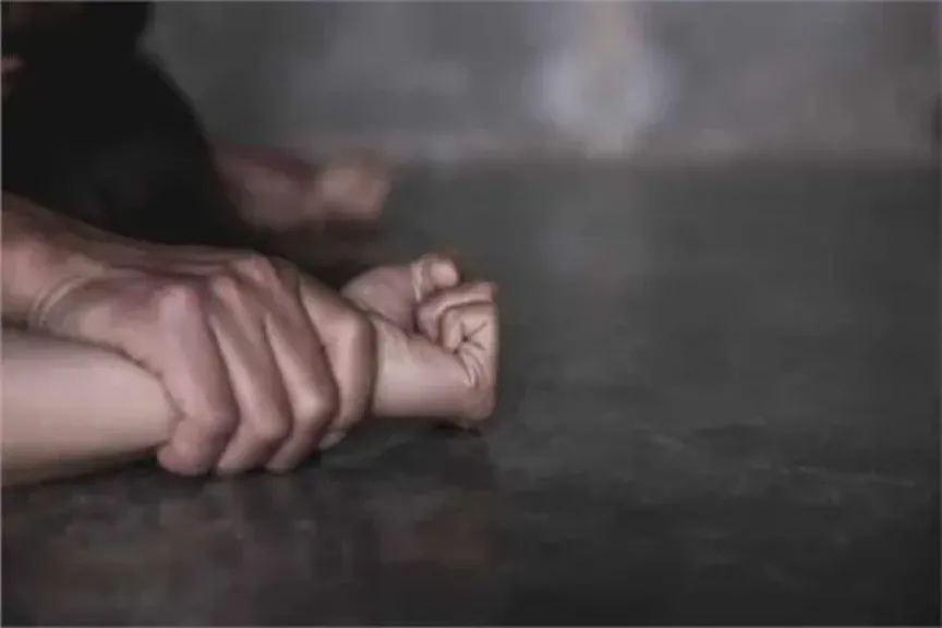 ذئب بشري يستدرج طفلة ويعتدي عليها داخل منزله بالشرقية