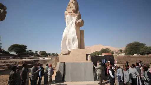 وزير السياحة والآثار يشهد إزاحة الستار عن تمثالين ضخمين للملك أمنحتب الثالث... وزير السياحة والآثار يشهد إزاحة الستار عن تمثالين ضخمين للملك أمنحتب الثالث بعد ترميمهما بالأقصر|صور