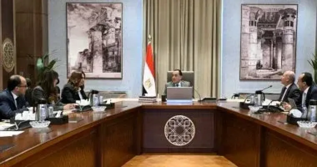 رئيس الوزراء يلتقي الرئيس التنفيذي لشركة ”المانع” القابضة القطرية