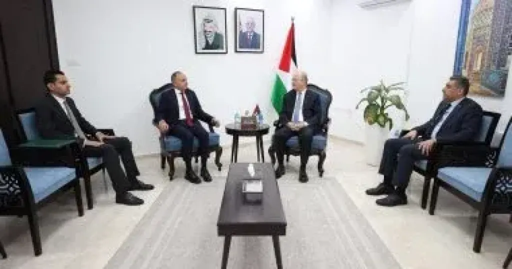 سفير مصر في رام الله يلتقي برئيس الوزراء الفلسطيني