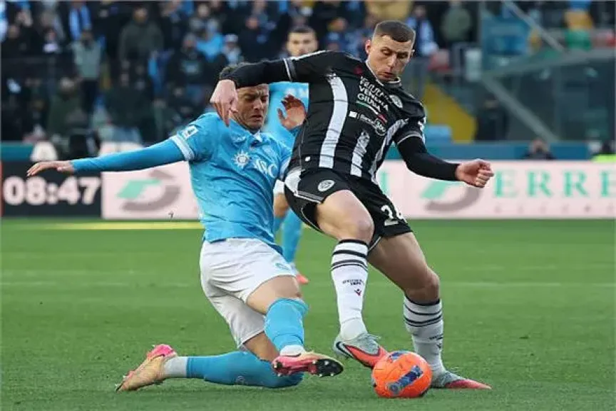 أودينيزي يحرم نابولي من صدارة الدوري الإيطالي