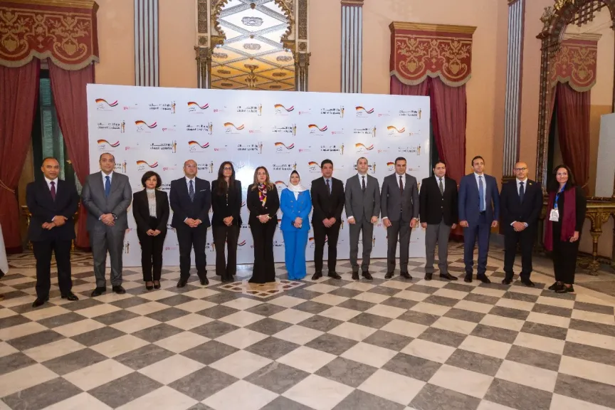 وزارة الاتصالات تنظم جلسة حوارية حول تنمية القدرات الرقمية للعاملين بالدولة مع نواب المحافظين وقيادات الإدارات الحكومية للتحول الرقمي بالتعاون مع GIZ