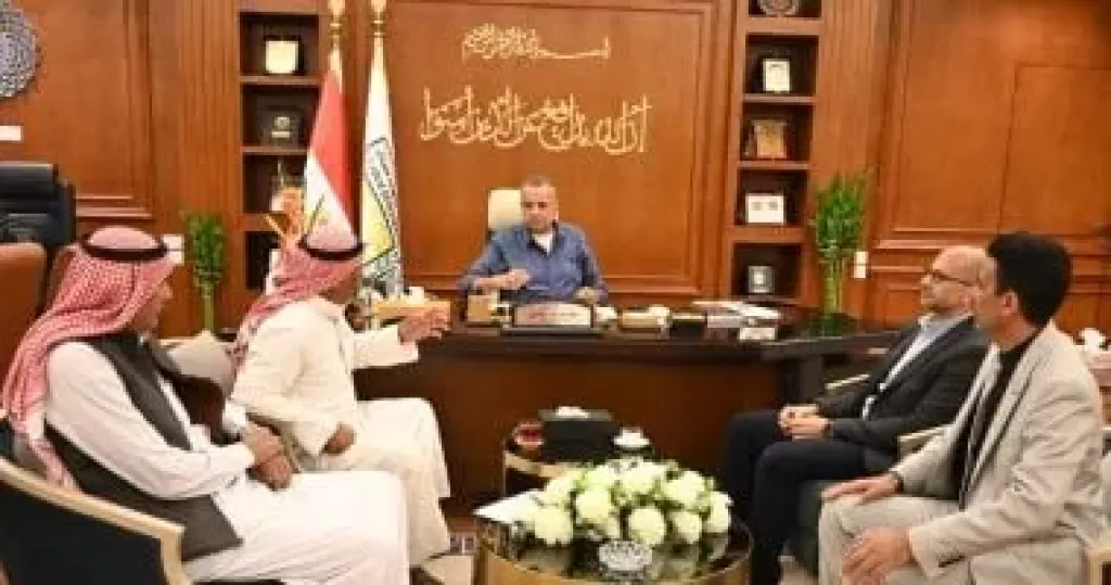 محافظ جنوب سيناء يبحث إقامة مهرجان الهجن الدولى بشرم الشيخ فبراير المقبل