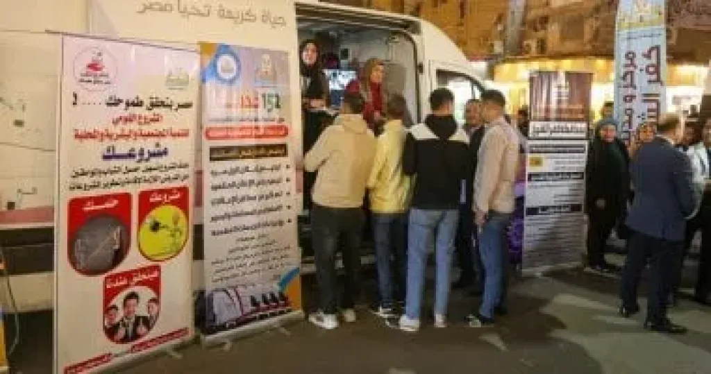 محافظ كفر الشيخ يتفقد سيارة المركز التكنولوجى ويتابع تنفيذ مشروع تطوير مسار العائلة