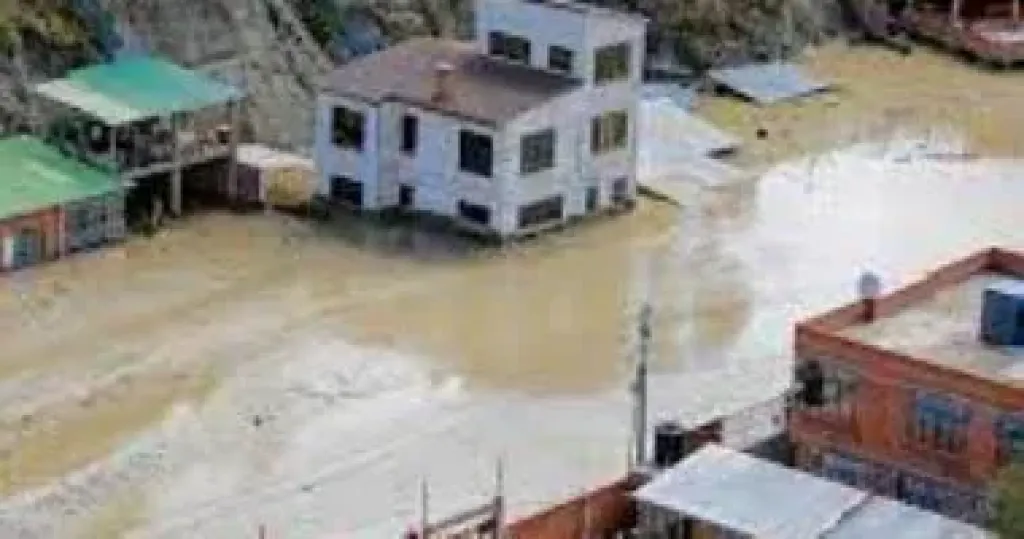 مصرع 3 أشخاص في بوليفيا إثر فيضان تاريخي لنهر شرقي البلاد