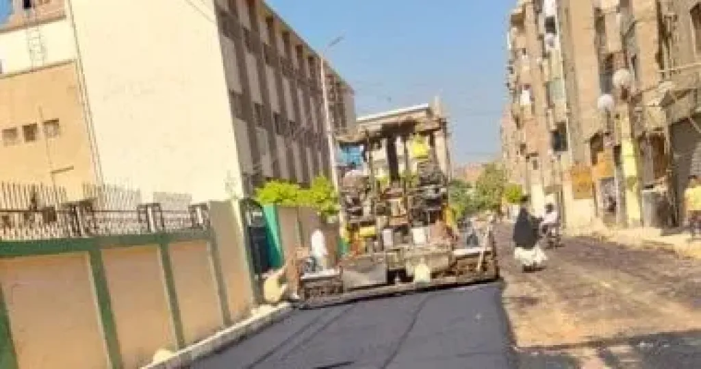 تنفيذ أعمال تمهيد عدد من الطرق وحملات نظافة وتجميل بمدينة الطود في الأقصر