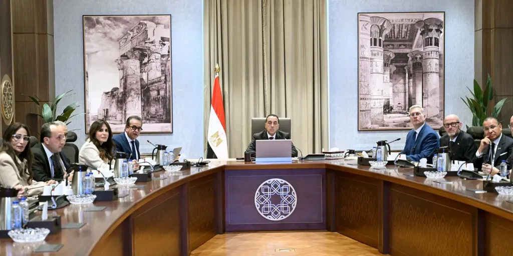 رئيس الوزراء يلتقي مسئولي شركة ”إيني” ومجموعة مستشفيات ”سان دوناتو” الإيطالية لبحث أوجه التعاون المشترك