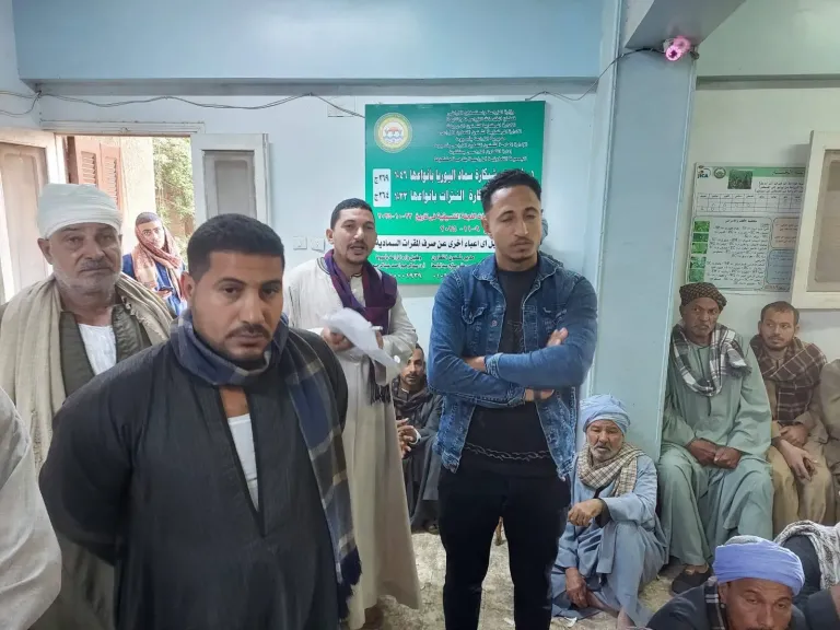 محافظ أسيوط يشدد على إحكام الرقابة على صرف وتوزيع الأسمدة الزراعية بالقرى