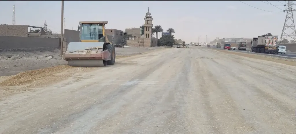 محافظ الجيزة: بدء أعمال رصف طريق المريوطية بدءًا من أسفل محور الضبعة بطول ٢ كم