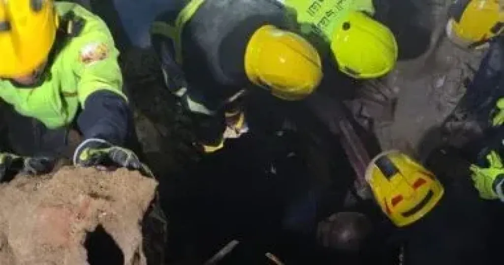 مصرع سيدة وإصابة شخصين وإنقاذ طفل إثر انهيار جزئى لمنزل بمنشأة ناصر