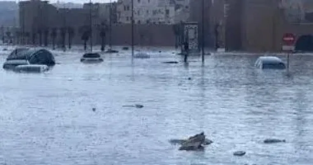 طقس متقلب فى السعودية.. تحذيرات شديدة لمناطق مكة والباحة وعسير