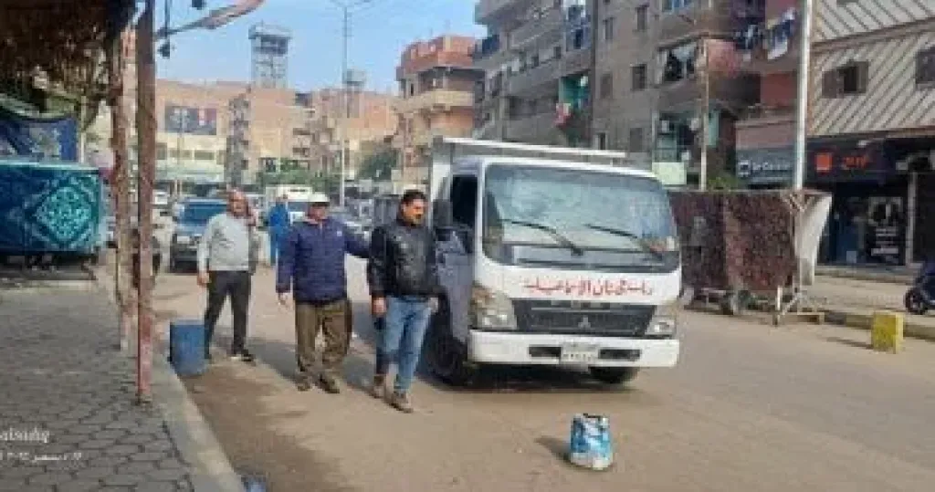 حي ثان الإسماعيلية يشن حملة مكبرة لرفع الإشغالات والحواجز بشارع الثلاثيني