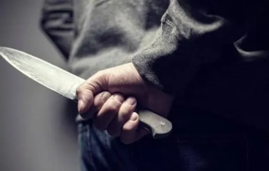 اعتداء وسطو في بولاق، عاطل يهاجم زوجة شقيقه ويستولي على مصوغاتها