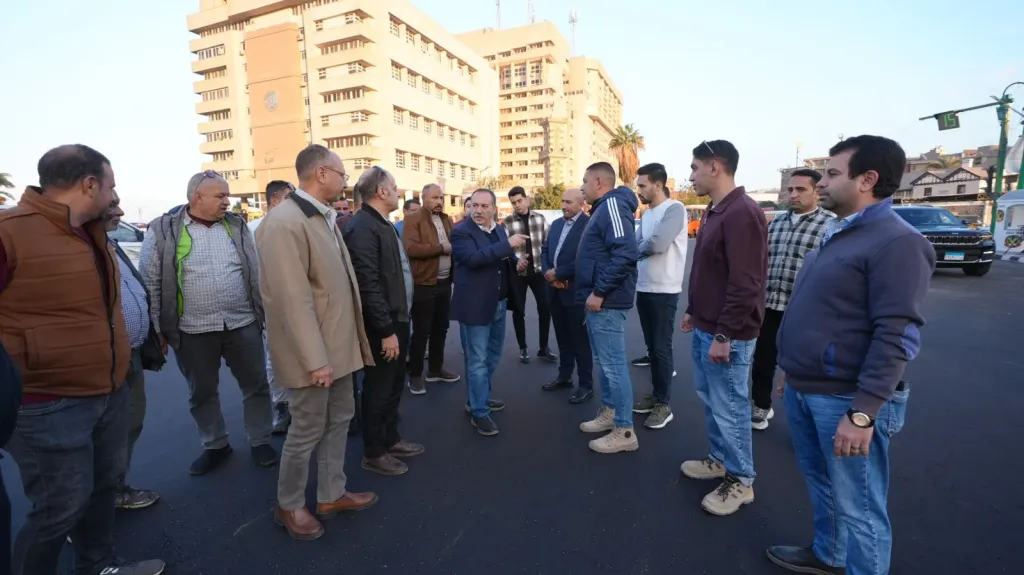 محافظ أسيوط يتفقد أعمال رصف وتوسعة وإعادة تخطيط ميدان الحرب والسلام