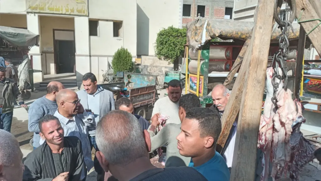 محافظ أسيوط يعلن طرح لحوم طازجة بسعر 290 جنيهًا للكيلو بمنفذ القوصية