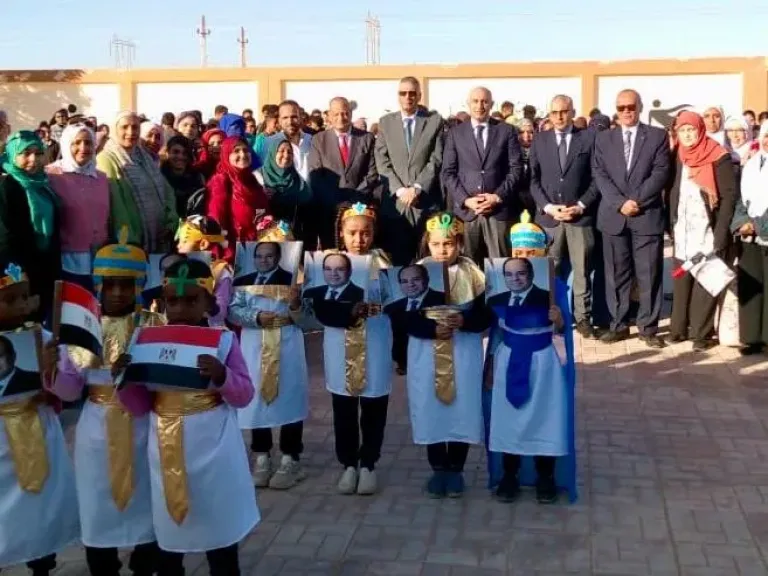 وزير التعليم ومحافظ أسوان يتفقدان مدرسة الشهيد عمرو فريد للغات