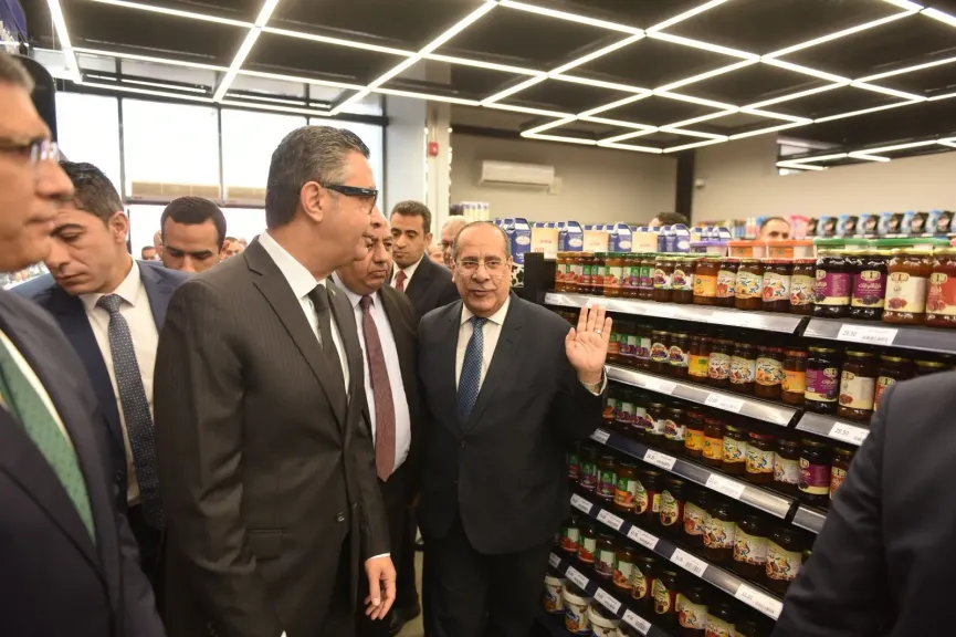 وزير التموين ومحافظ الجيزة ورئيس مدينة الإنتاج الإعلامي يفتتحون الفرع الرابع لمنافذ «كاري أون»