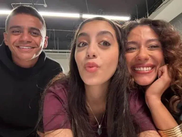 إشادات بمسلسل ميد تيرم ونجومه