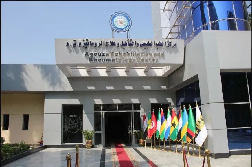 خبير عالمى فى علاج الآلم والحقن بمركز الطب الطبيعى والتأهيلى وعلاج الروماتيزم للقوات المسلحة بالعجوزة