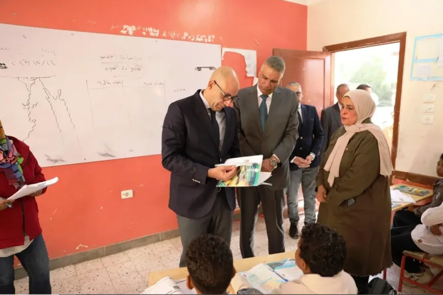 وزير التعليم ومحافظ أسوان يواصلان جولتهما التفقدية بزيارة مدراس المصرية اليابانية ومحمد الدمرداش الابتدائية المشتركة