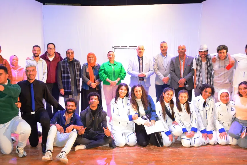 جامعة أسيوط تشارك بعرض مسرحية «2.0» لمنتخب الجامعة في مهرجان «إبداع 14»