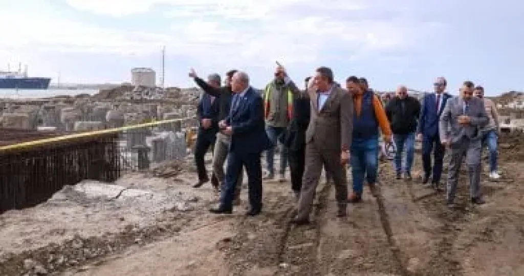رئيس قطاع النقل البحرى واللوجستيات يتفقد المشروعات القومية بميناء دمياط
