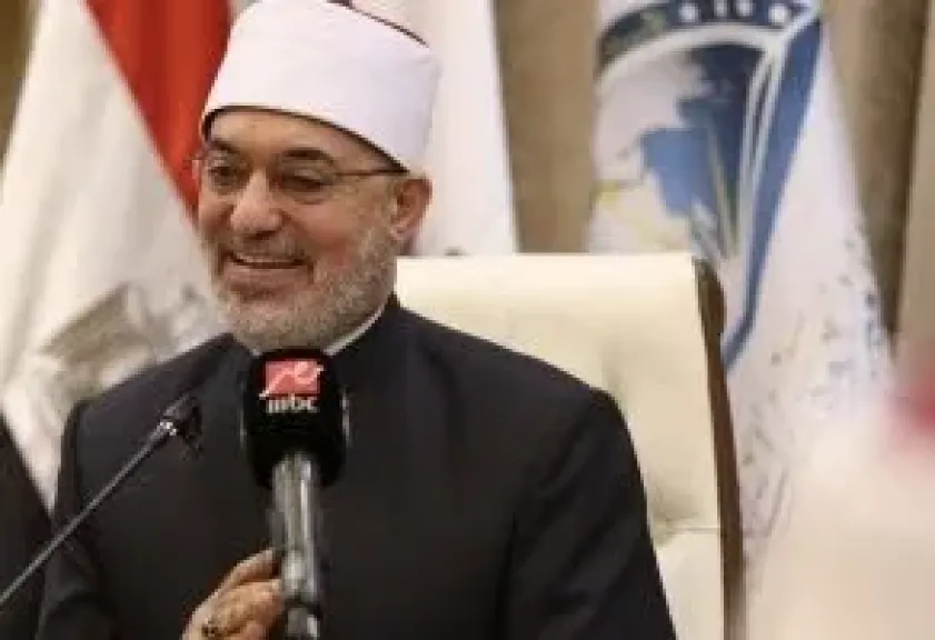 مفتي الجمهورية يكرِّم عددًا من العلماء والمفتين ورجال الدين