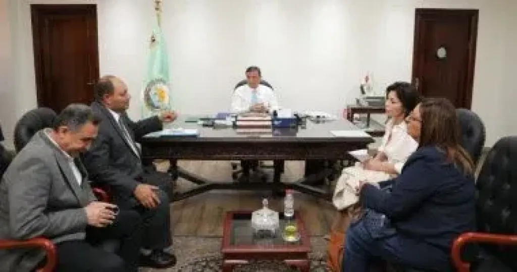 وزير الزراعة ومحافظ الوادى الجديد يشهدان توقيع بروتوكول تعاون لحماية مركز إنتاج الحرير من الرمال