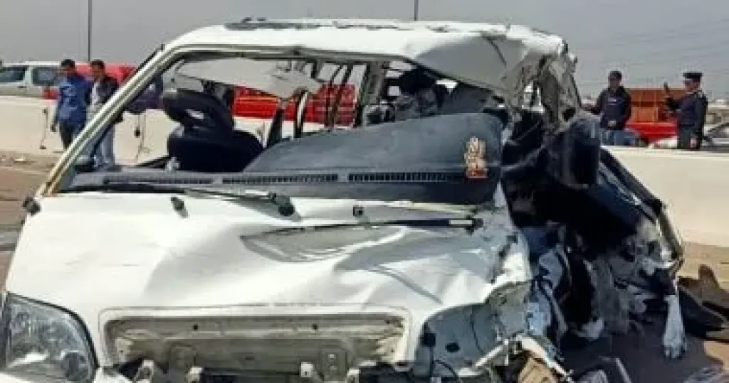 مصرع وإصابة 10 أشخاص إثر انقلاب ميكروباص بصحراوى الصف