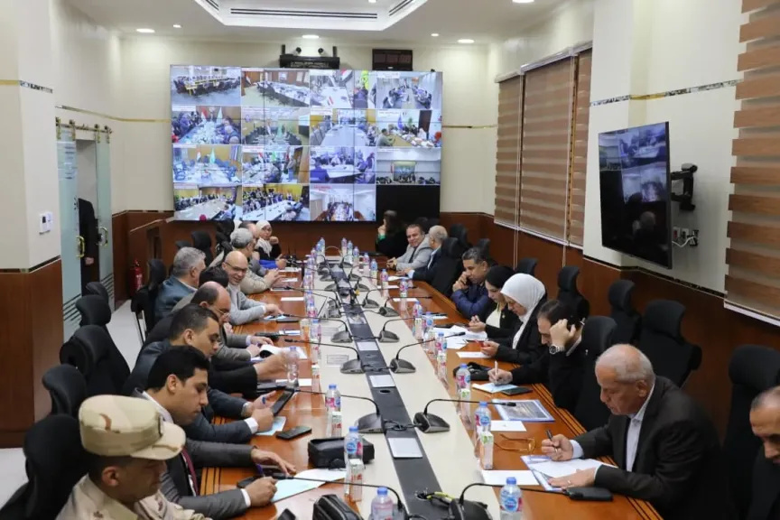 محافظ القاهرة يترأس اجتماعا موسعا بغرفة العمليات  لمتابعه جولة الاعادة  لإنتخابات مجلس النواب