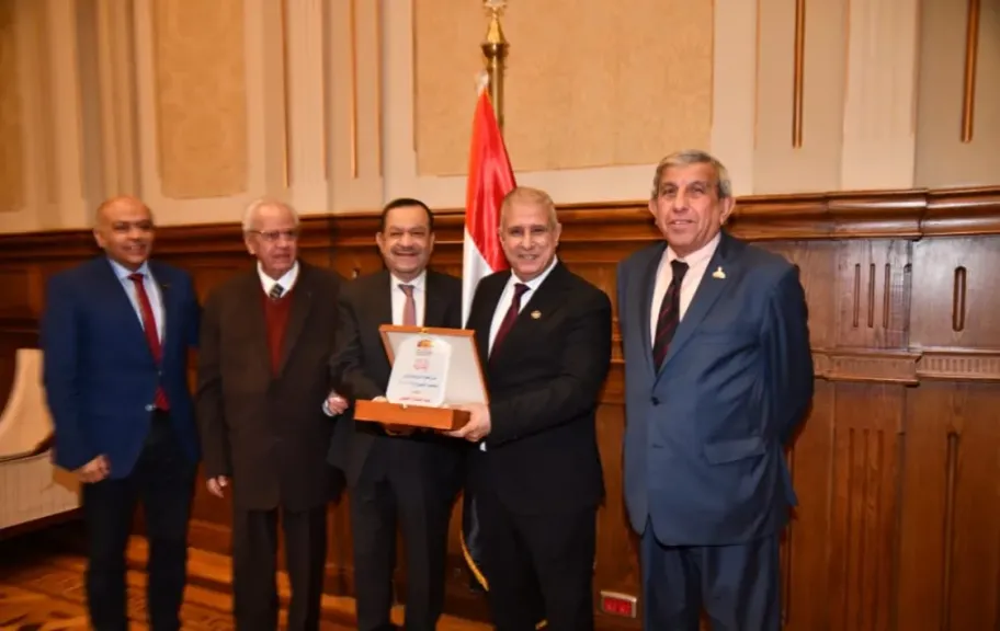 زراعة الشيوخ تكرم رئيسها ووكيلها بالفصل التشريعى الأول |صور