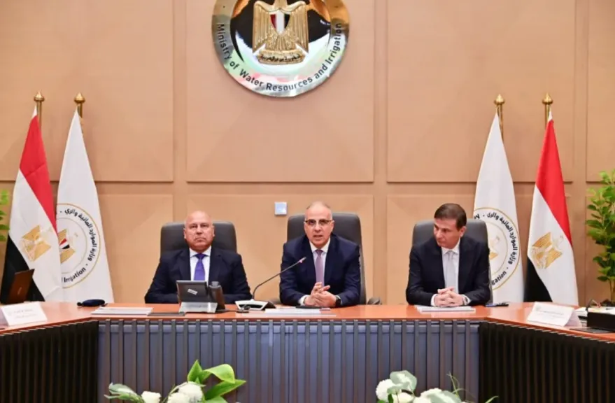 كامل وسويلم  وفاروق  يبحثون الموضوعات المشتركة بين  النقل والرى والصناعة والزراعة