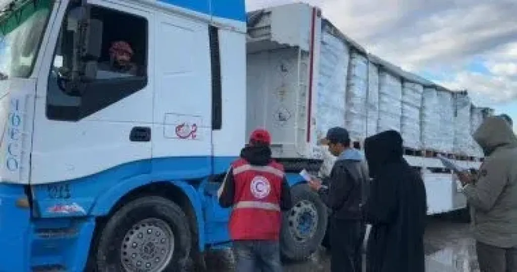 الهلال الأحمر المصري يدفع بأكثر من 9 آلاف طن مساعدات إنسانية و 15 ألف خيمة