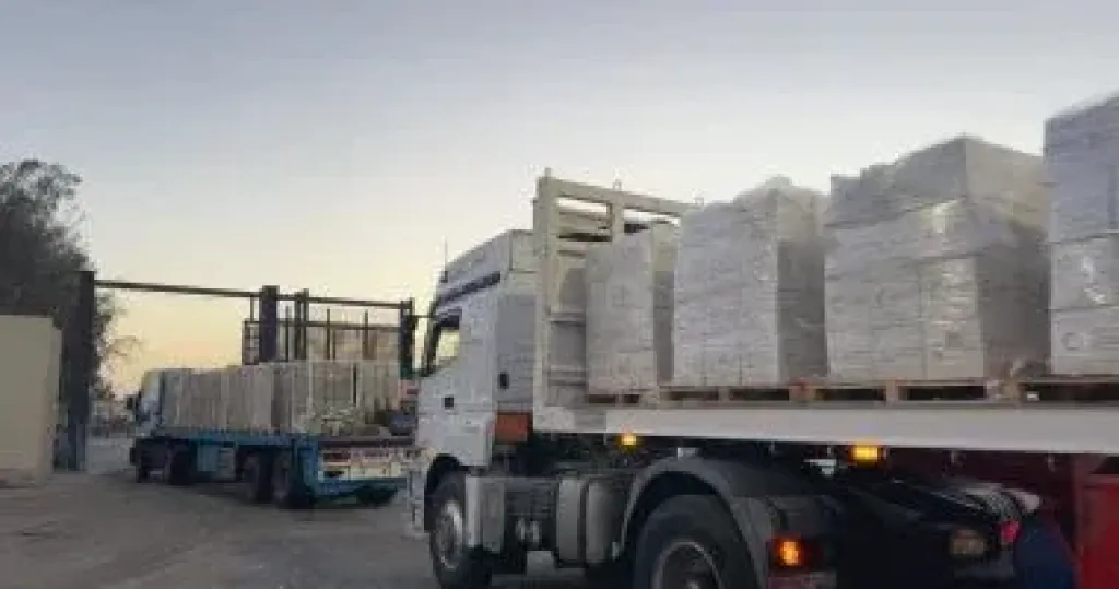 رئيس بلدية خان يونس: وصول قافلة ”زاد العزة” يخفف من معاناة آلاف النازحين