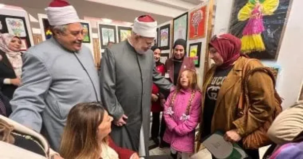 وكيل الأزهر والمفتى يفتتحان معرضا للأعمال الفنية للأشخاص ذوى الإعاقة