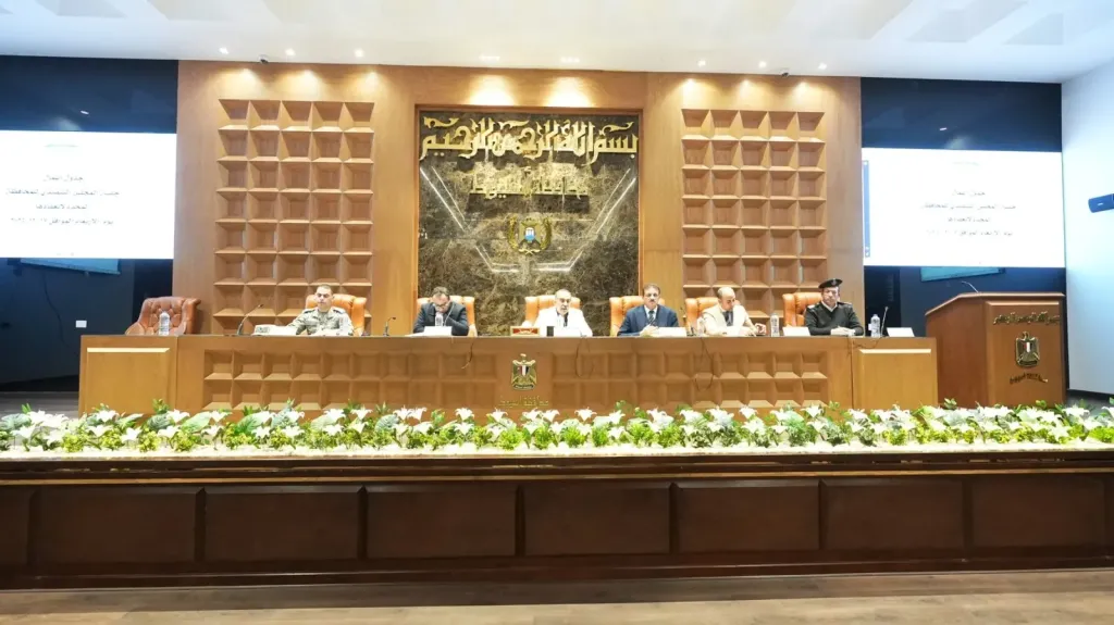 محافظ أسيوط يترأس المجلس التنفيذي ويؤكد : حسم ملفات التقنين والمتغيرات