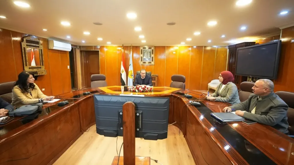 محافظ أسيوط يبحث مع مسئولي كاريتاس مصر مبادرات الجمعيات الأهلية الشريكة