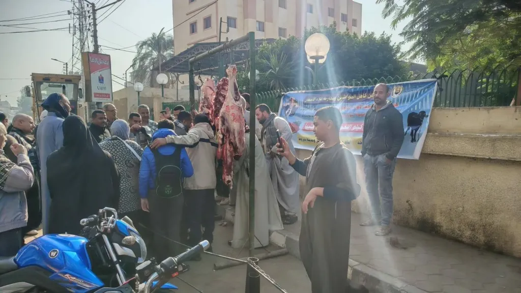 محافظ أسيوط: طرح لحوم بلدية طازجة بسعر 290 جنيهًا للكيلو بمنفذ الوحدة المحلية