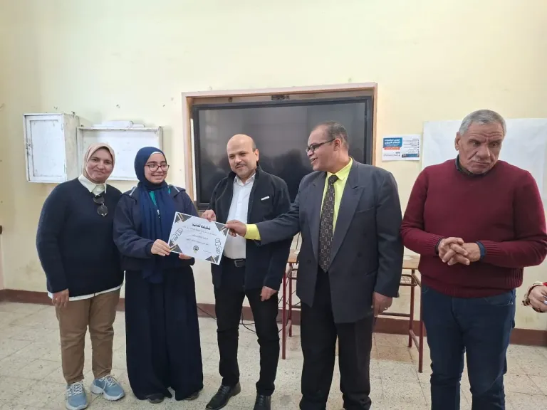 مدير تعليم أسيوط يشيد بدورة ” أساسيات الاعلام التربوى ” لطالبات