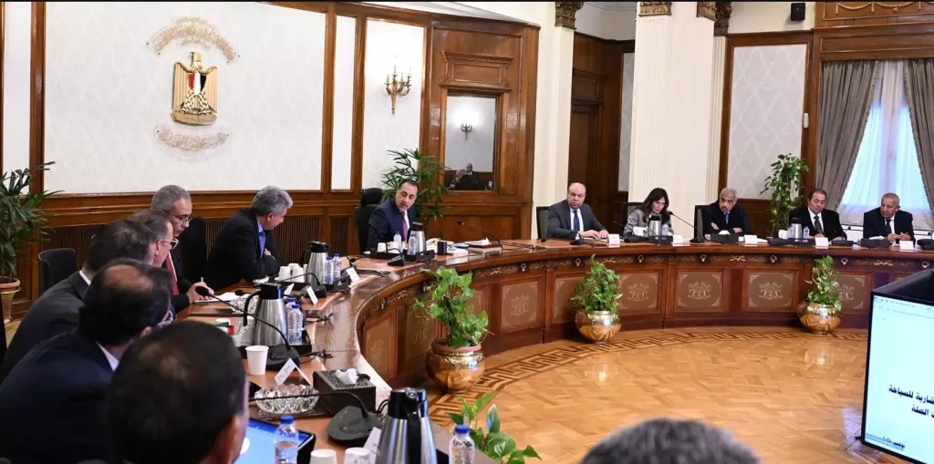 رئيس الوزراء يجتمع بأعضاء اللجنة الاستشارية لتطوير السياحة