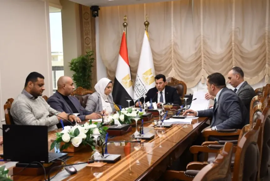 وزير الشباب والرياضة يبحث آخر استعدادات تنظيم النسخة العاشرة من ماراثون زايد الخيري