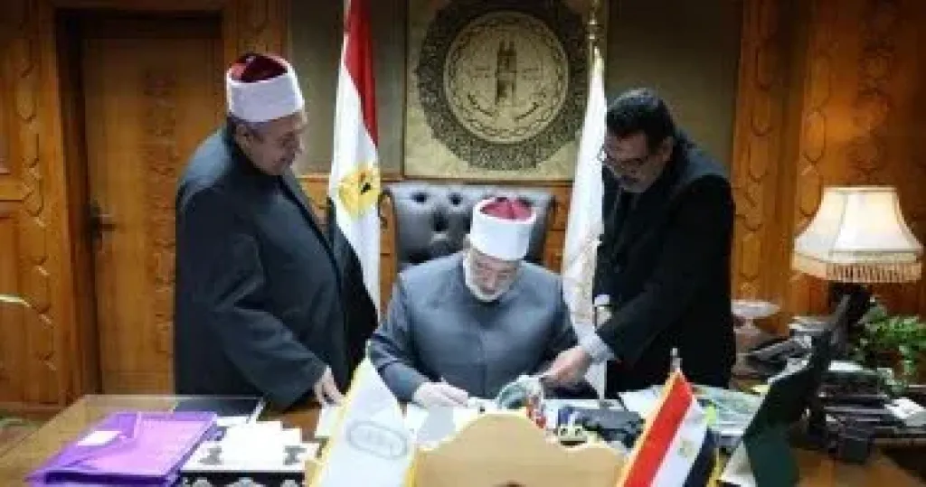 وكيل الأزهر يعتمد نتيجة الشهادة الثانوية لمعاهد فلسطين لعامين دراسيين