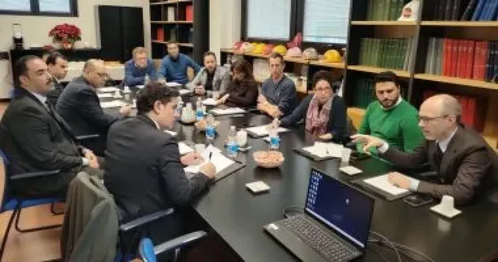 وزير العمل يبحث مع منظمة أصحاب الأعمال الإيطالية للتشييد استقدام عمالة مصرية