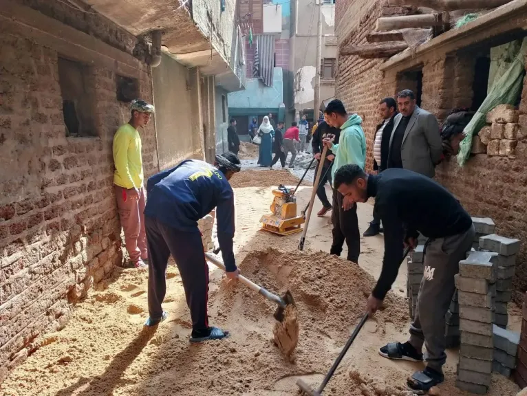 محافظ أسيوط يعلن بدء تركيب بلاط الإنترلوك بشوارع مركز البداري