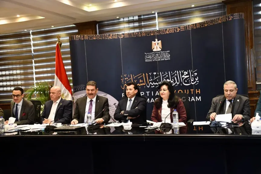 وزير الشباب يتابع اختبارات برنامج الدبلوماسية الشبابية لاختيار نخبة من 10 آلاف متقدم