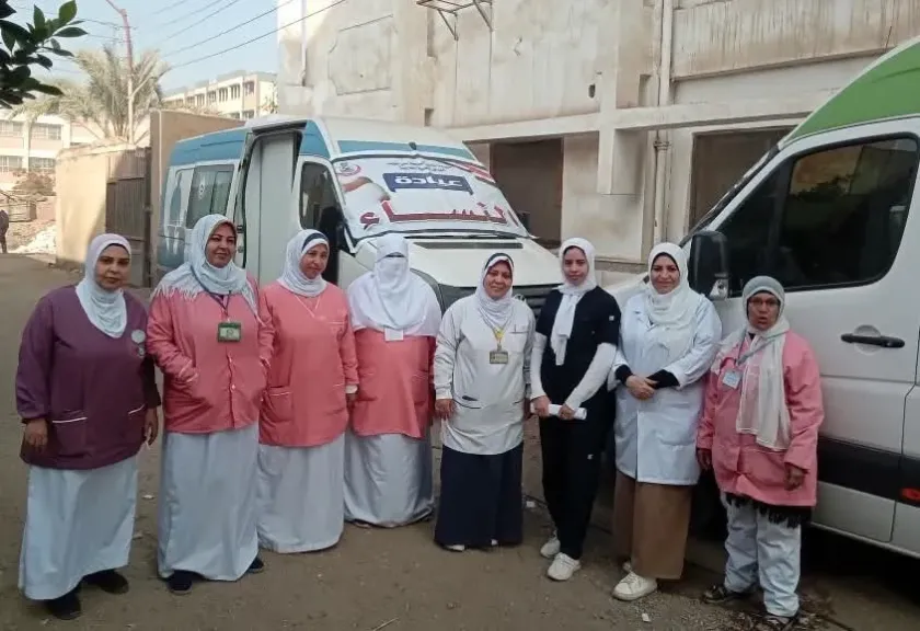 فحص 1300 حالة وتقديم 3750 خدمة مجانية في قافلة علاجية ببنى سويف