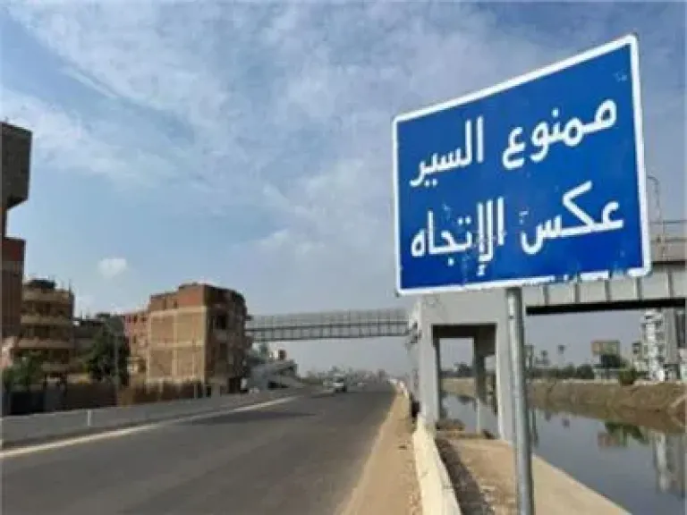 حملات مرورية لمنع السير عكس الاتجاه بطريق «قنا – الأقصر» الغربي