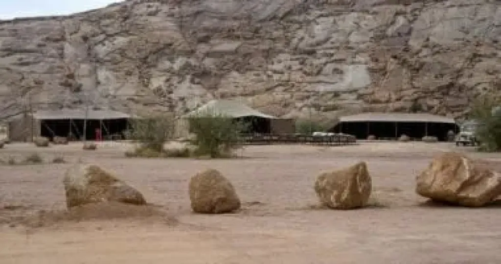 إقبال على مواقع التخييم للاستمتاع بالأجواء الشتوية فى حائل بالسعودية